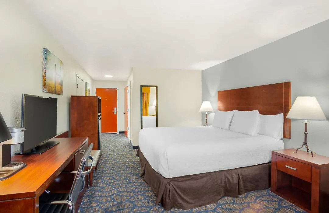 Best Western Plus Villa Del Lago Inn-1