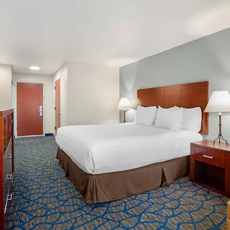 Best Western Plus Villa Del Lago Inn-3